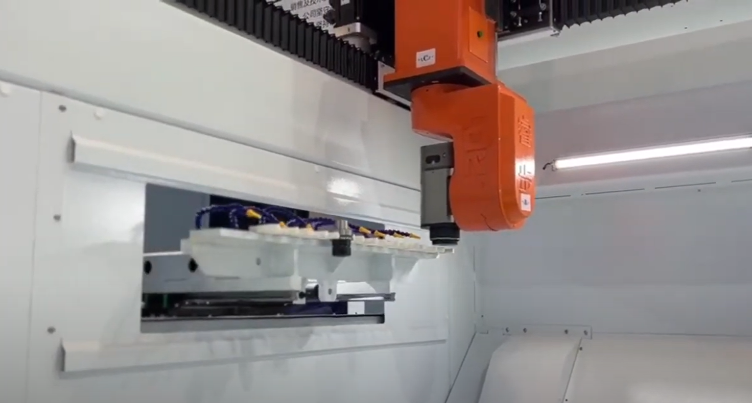 MÁQUINA DE CORTE CNC DE CINCO EJES 