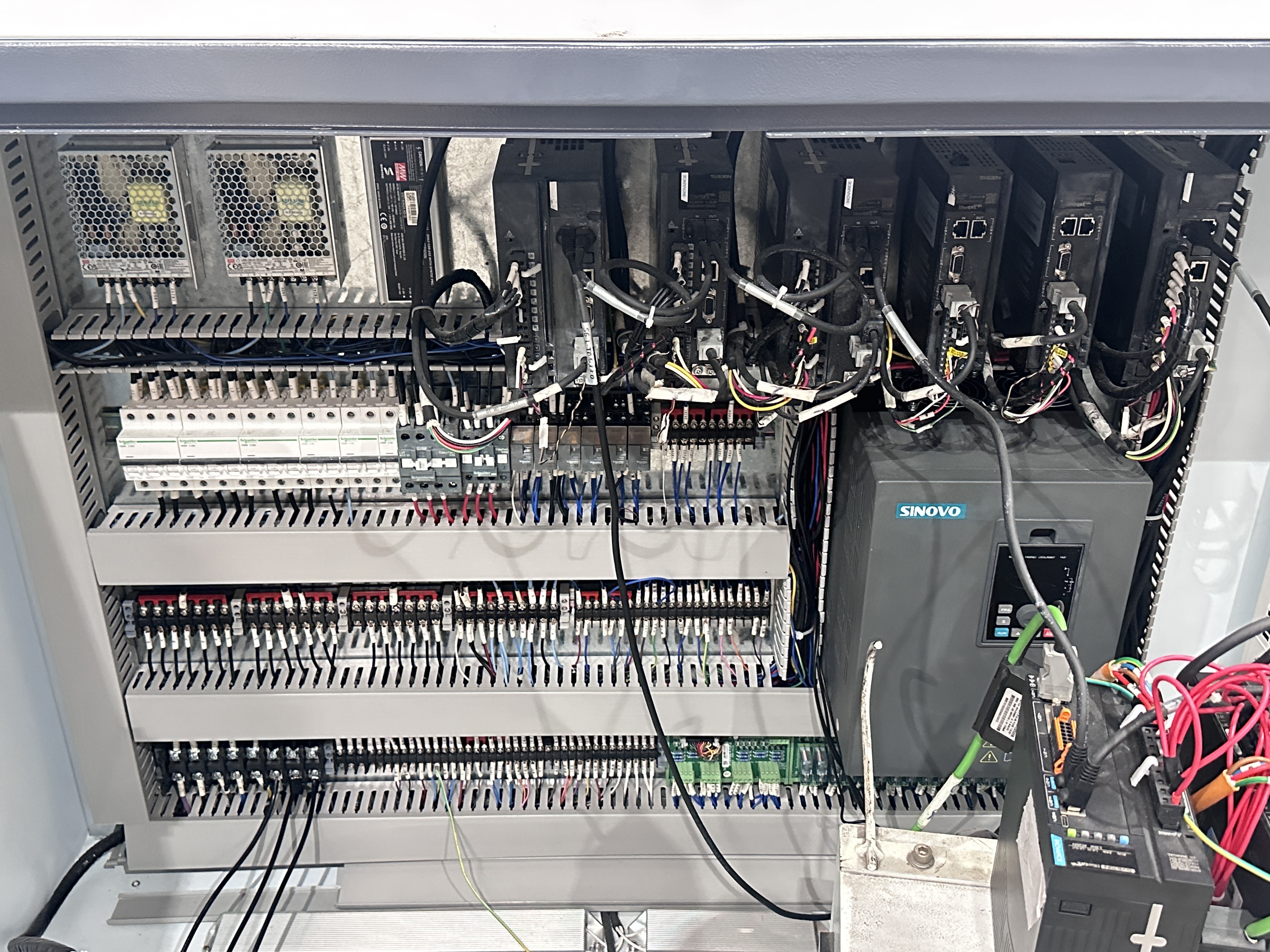 Centros de mecanizado CNC de 5 ejes de alta velocidad para materiales compuestos