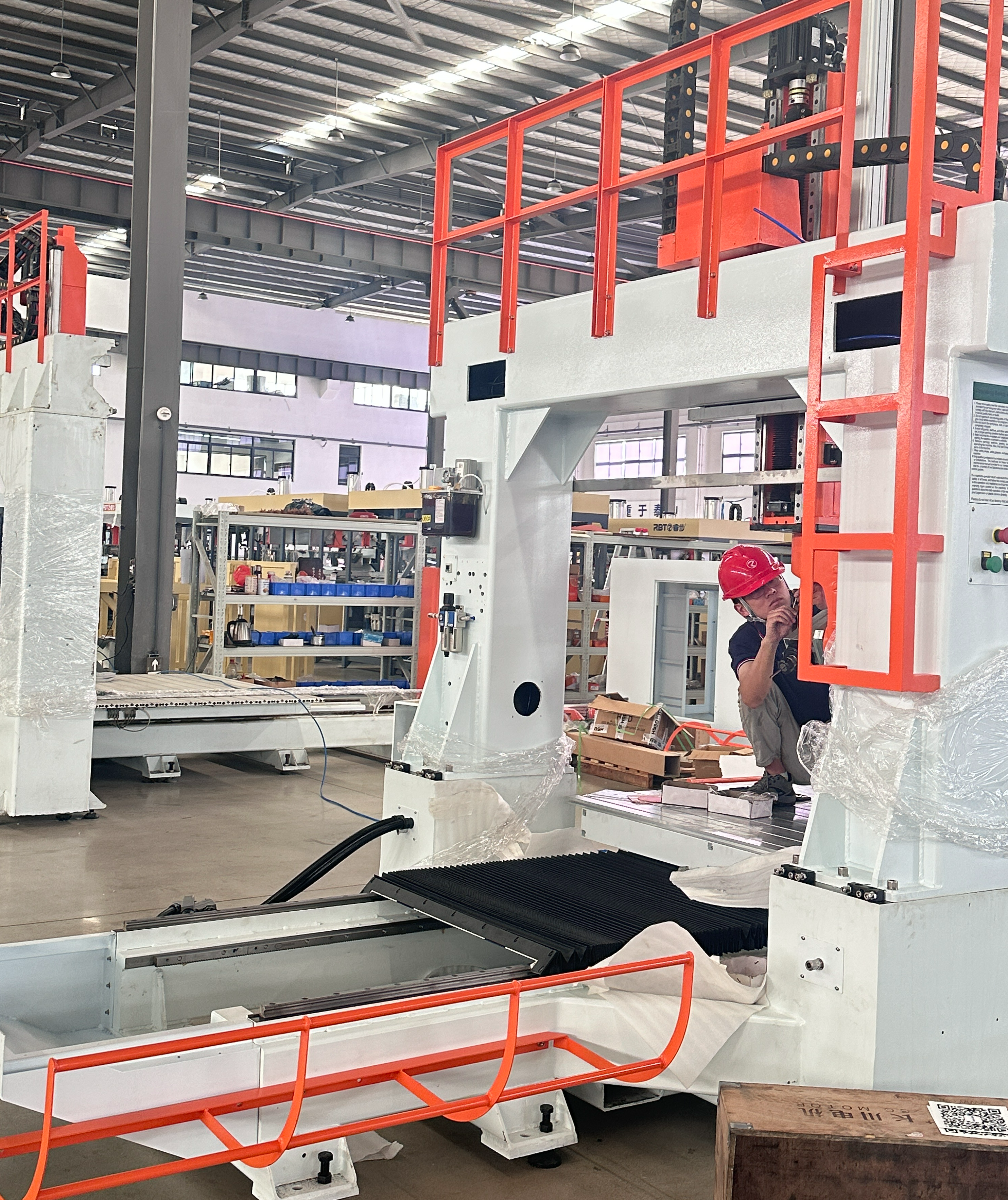Máquina CNC de precisión de 5 ejes para mecanizado compuesto avanzado