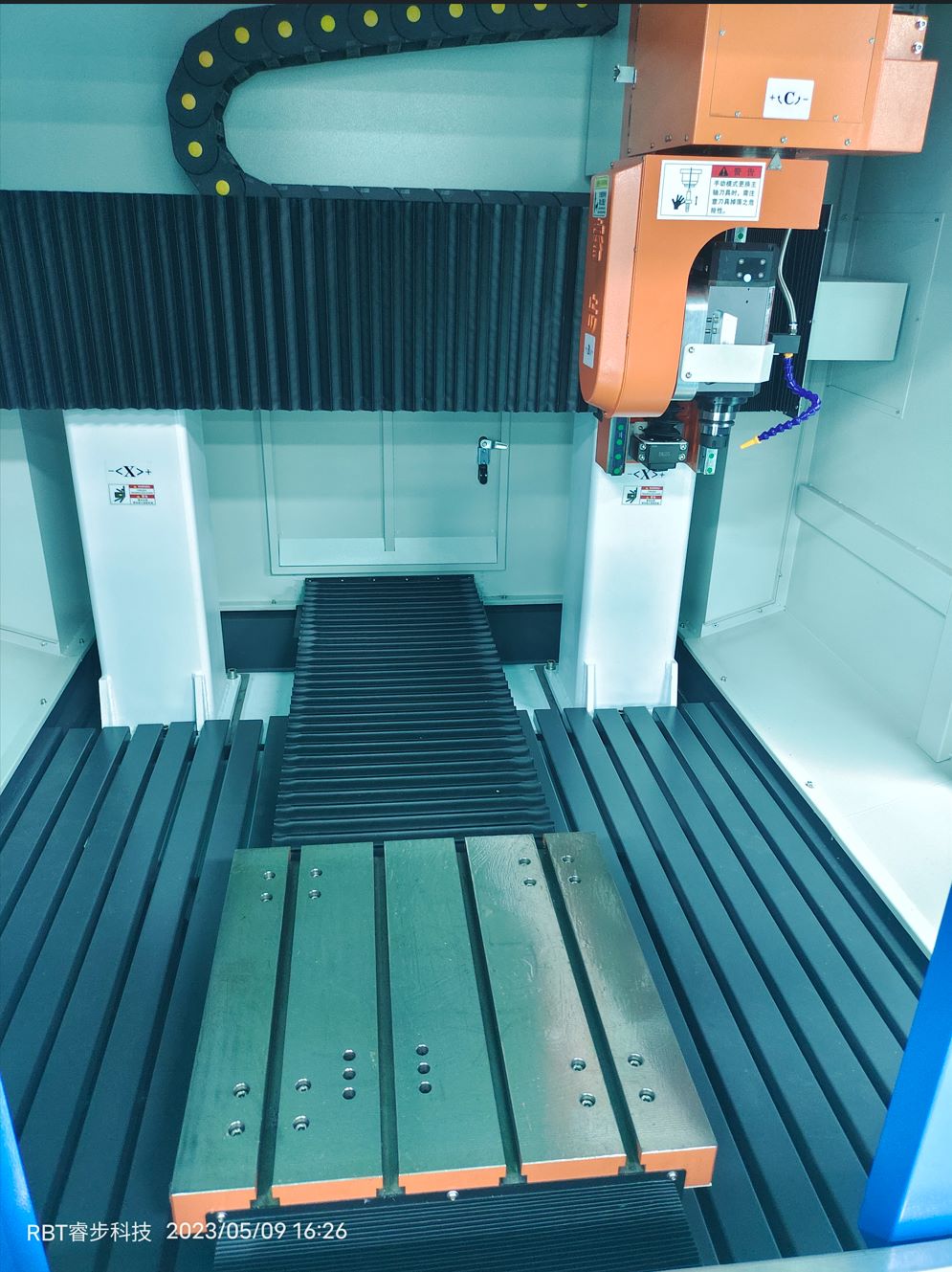 M&aacute;quina cnc de 5 ejes para aluminio.