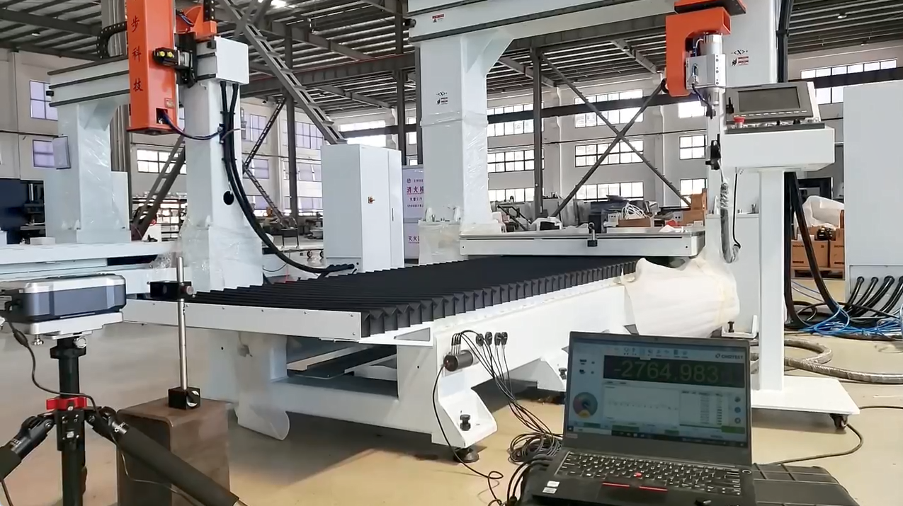 Fabricante de centros de mecanizado CNC de 5 ejes.