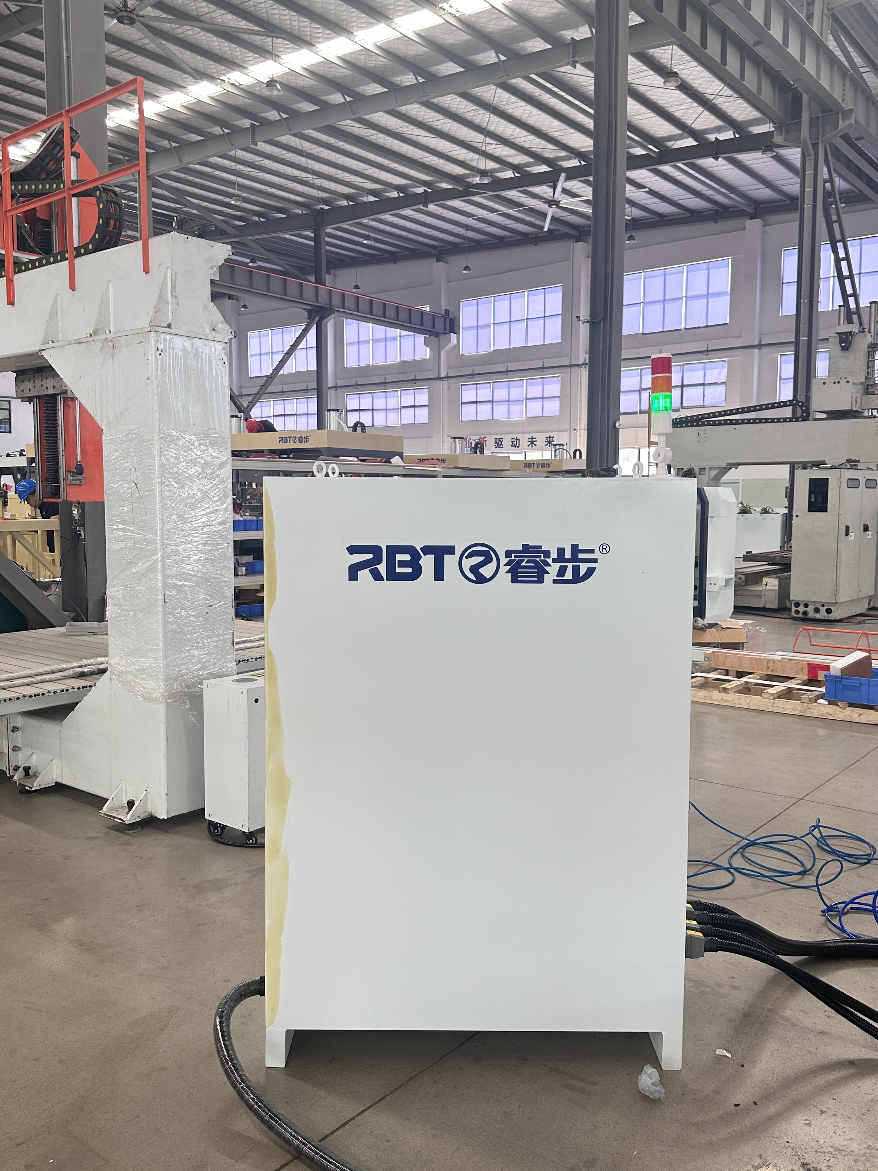 Enrutador de grabado CNC de 5 eje múltiple para piezas de tubo de fibra de carbono